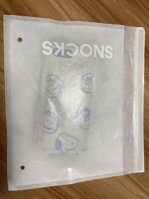 फैक्टरी थोक सस्ते लक्जरी टी-शर्ट छोटे गोल छेद के साथ कागज बैग के लिए