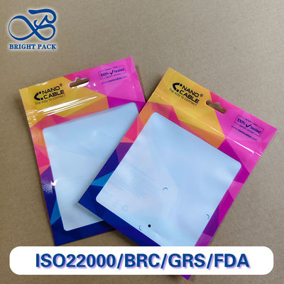 छोटे इलेक्ट्रॉनिक्स एक्सेसरीज़ पैकेजिंग के लिए उच्च दृश्यता वाली खिड़की के साथ लागत प्रभावी तीन तरफ़ा सीलिंग बैग।